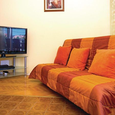 Amazing Apartment In Kastel Stafilic With Jacuzzi Каштела Екстер'єр фото